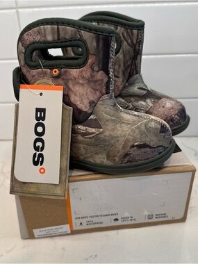 Bogs Mossy Oak Kids' Camo Pull-On Boots in Green Waterproof Insulated Rain Snow